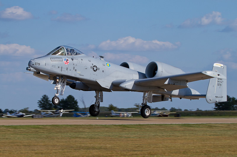 IMG_1691_screen.jpg - Capt. Joe "Rifle" Shetterly's take-off for the A-10 Demonstration