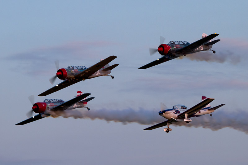 IMG_9374_800w.jpg - Jim "Fang" Moroney files his Super-Chipmonk in the slot position with the Aerostars as they arrive at Kirksville Saturday Evening